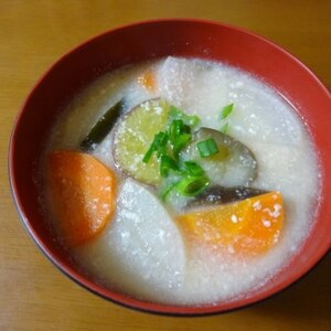 野菜なんでも粕汁です♪